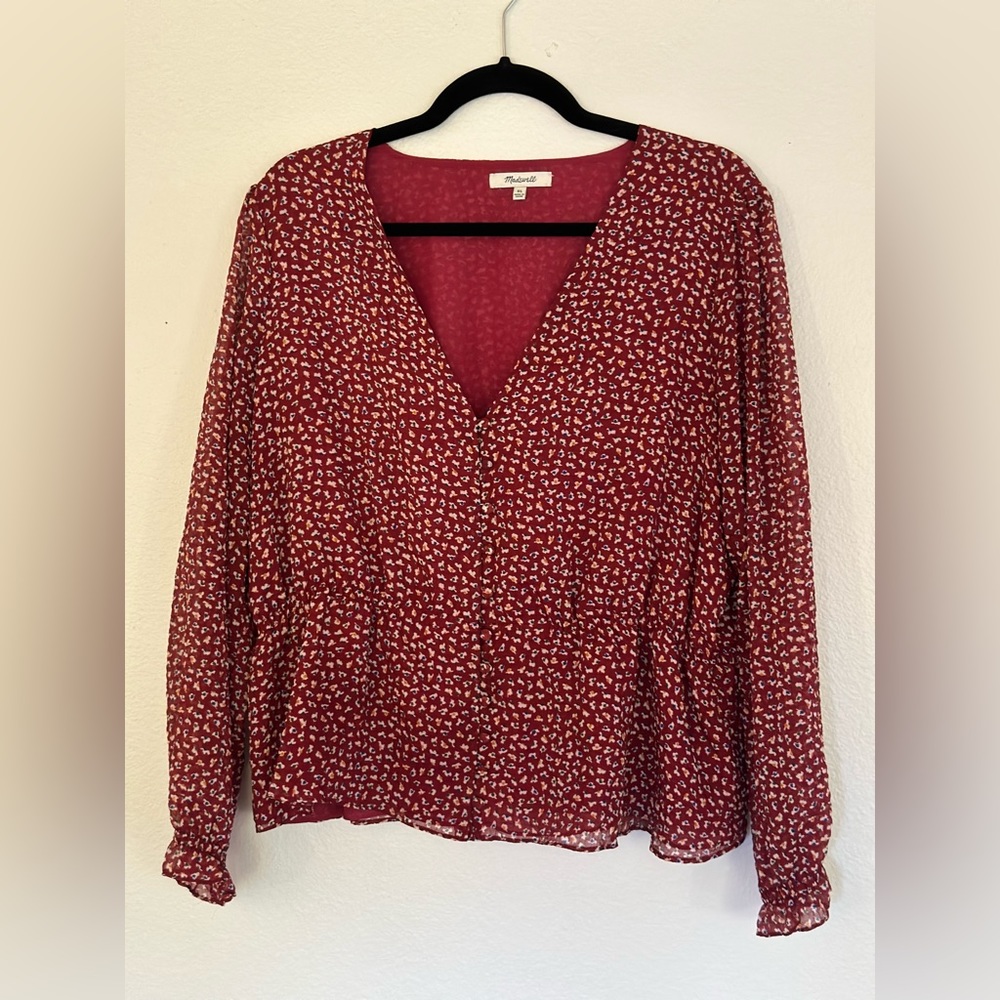 Red blouse. Very good condition. Cute floral pattern.